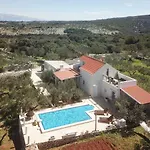 Mar 2 וילה *