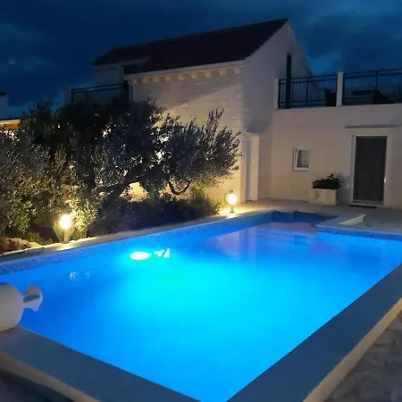 Mar 2 Pucisca