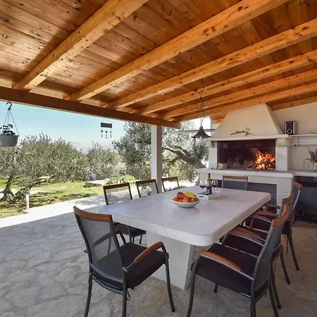 Mar 2 Villa