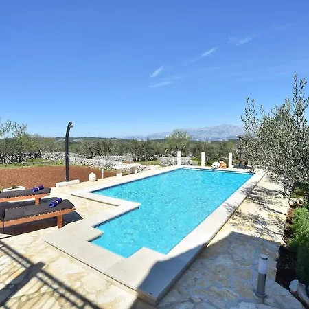 Mar 2 Villa